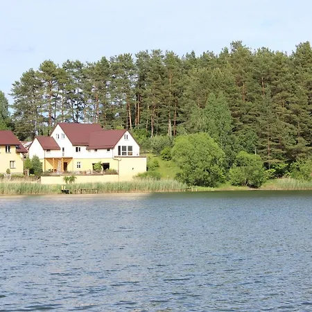 Nadbrzegiem Szczycionek - Caloroczne Nad Jeziorem Lodge Szczytno (Warmian-Masurian)